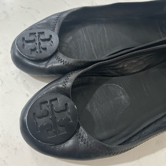Tory Burch Black Leather Logo Ballet Flats - Picture 12 of 14